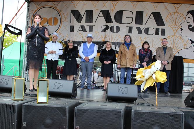 Było spotkanie z modą, muzyką i samochodami z lat 20. w Korczewie. Za nami impreza „Magia lat 20-tych” 2025