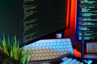 Coraz młodsze dzieci stykają się z cyberprzestępczością. Aż 50% zna ofiarę oszustwa w sieci. Raport #RegionyNEXERY2025