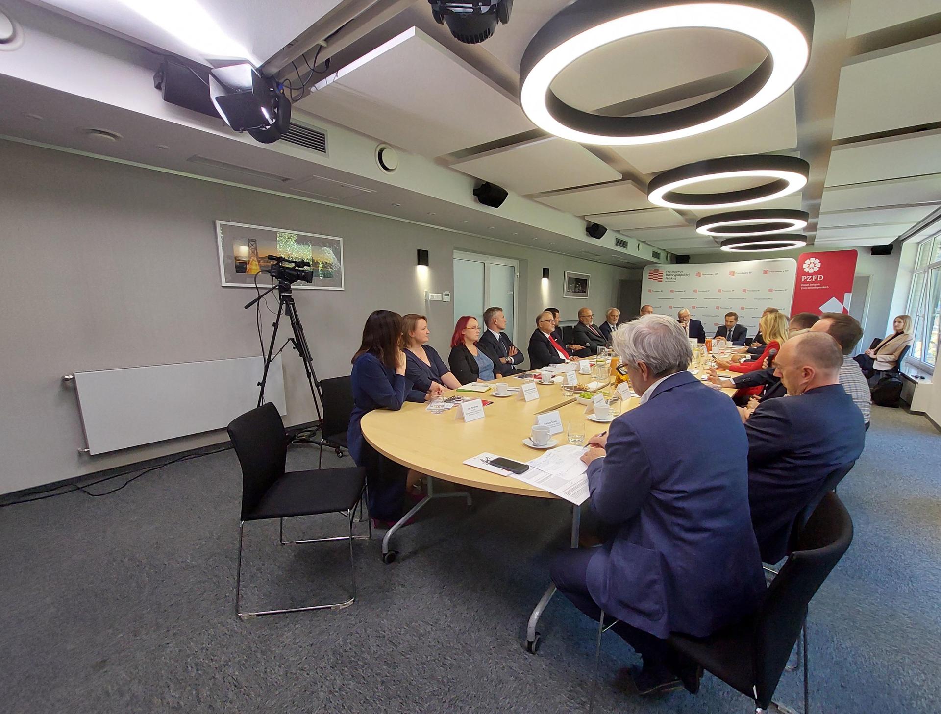 Debata przy okrągłym stole miała miejsce w siedzibie Pracodawców RP