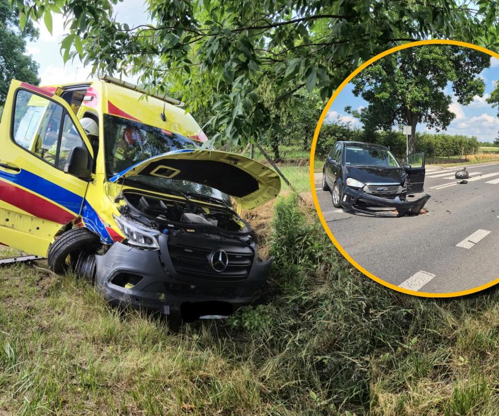 Karetka na sygnale zderzyła się z osobówką. Trzy osoby w szpitalu