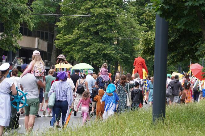 Deszcz nie był im straszny! Bajkowy Korowód przeszedł ulicami Lublina. Zobacz zdjęcia!