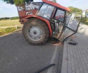 Nowa Wrona: Opel zderzył się z ciągnikiem. Dwie osoby w szpitalu