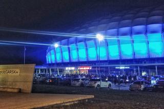 Nielegalny zlot samochodów w okolicach stadionu Lecha Poznań przy Bułgarskiej