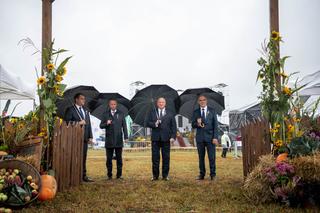 Pogoda się nie udała, ale za to dożynki tak. W Radawcu wystąpił zespół Wilki [GALERIA]