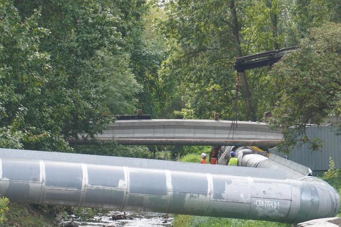 Tak powstaje kładka nad rzeką Białą w Białymstoku