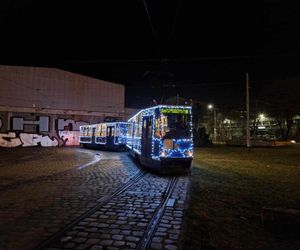 W tym tramwaju we Wrocławiu poczujesz magię świąt. To będzie magiczna podróż w czasie