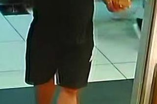 Policja opublikowała wizerunki sprawców kradzieży w Outlet Parku