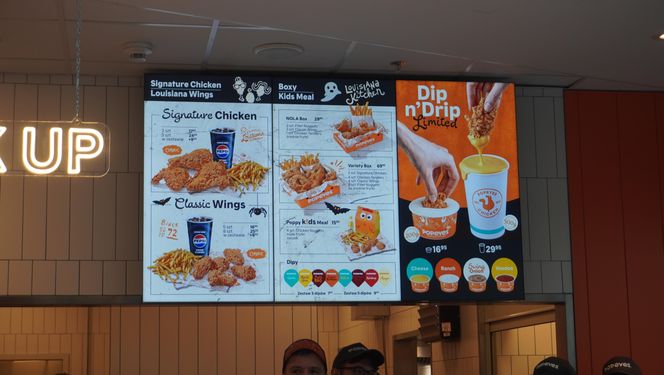 Tłumy na otwarciu Popeyes w Olsztynie. Rekordzista czekał w kolejce ponad 20 godzin