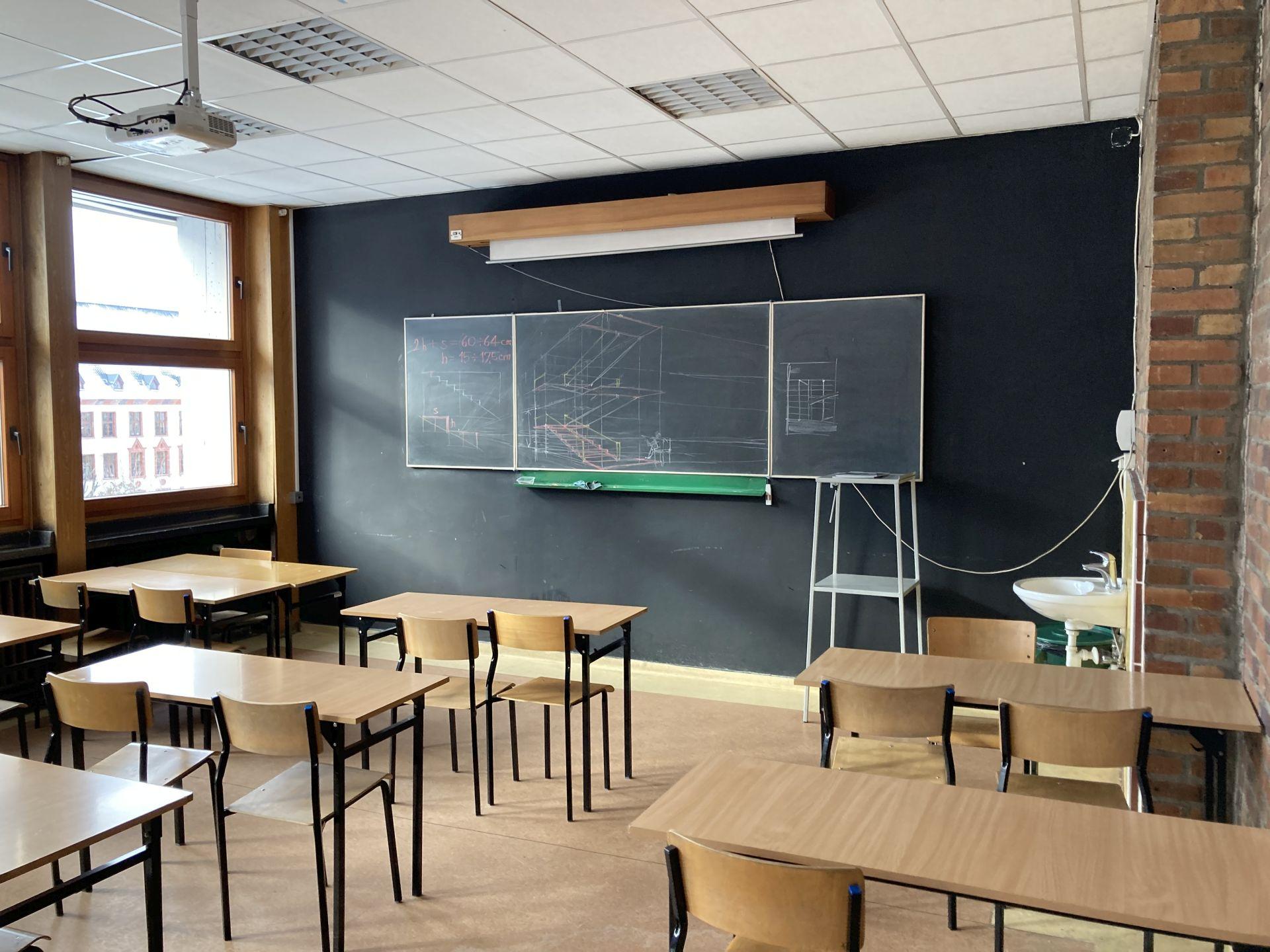 Szkice kredą: wprowadzenie do architektury według Ryszarda Nakoniecznego