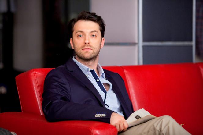 2XL. Filip Bobek alkoholikiem Albertem w nowym serialu