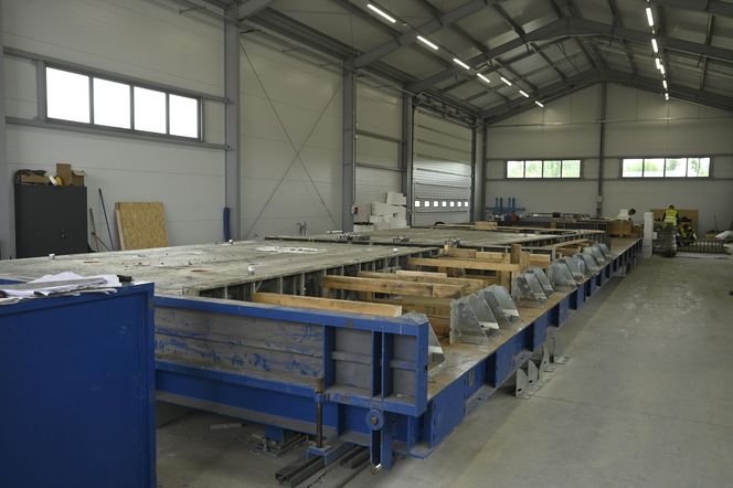 Kraków buduje Warszawie plac Zawiszy. Byliśmy w fabryce, gdzie powstanie 121 elementów wielkiej układanki