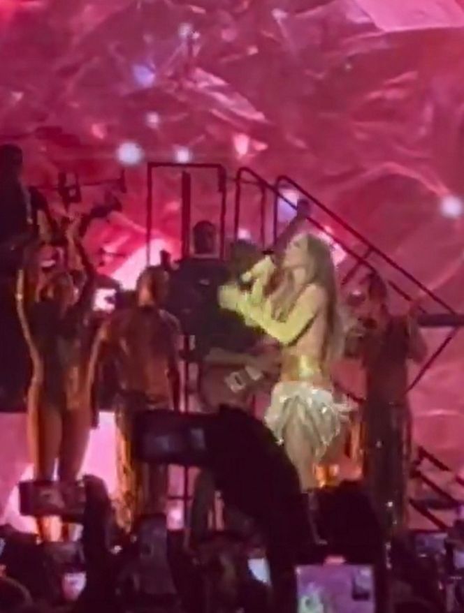 Jennifer Lopez nie nosi bielizny?! Tym razem na szczęście miała…