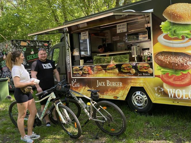 Festiwal Samków Food Trucków w Olsztynie 2024. Nad Ukielem można zjeść dania z całego świata [ZDJĘCIA]