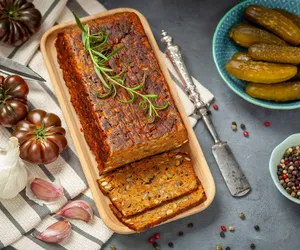 Pasztet z pieczonego kalafiora. Prosty przepis na aromatyczny wege pasztet