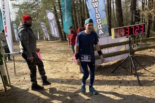 Biegli, aż na trasie został jeden zawodnik. Ponad 60 śmiałków na starcie zawodów pod Olsztynem