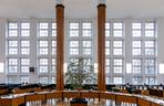 Biblioteka SGH - zdjęcia. Zobacz wspaniałe wnętrza warszawskiego gmachu