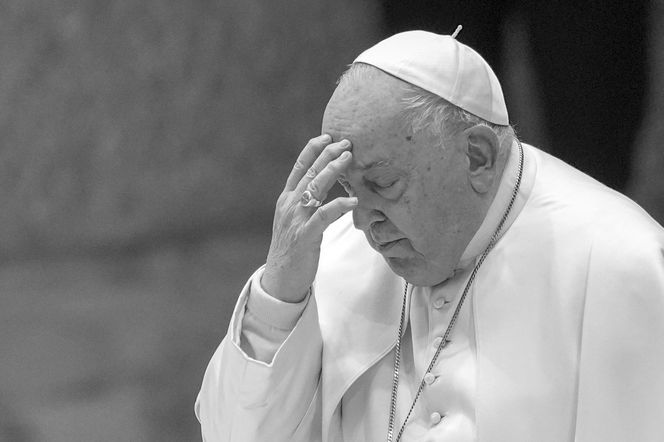 Papież Franciszek nie żyje.