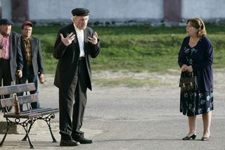 Ranczo. Solejuk (Sylwester Maciejewski), Pietrek (Piotr Pręgowski), Japycz (Franciszek Pieczka), Michałowa (Marta Lipińska)