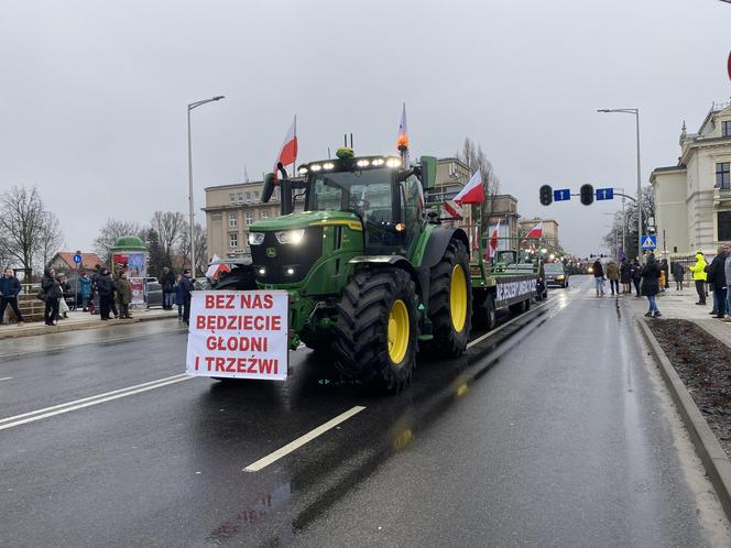 Strajk rolników w centrum Zielonej Góry. Przedsiębiorcy wyjechali na ulice 