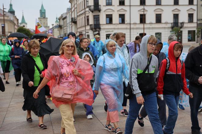 Lubelska Piesza Pielgrzymka na Jasną Górę 2024. Pątnikom deszcz niestraszny!