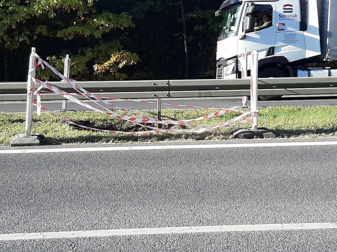 Zapadlisko w Bolesławiu na DK 94. Utrudnienia dla kierowców