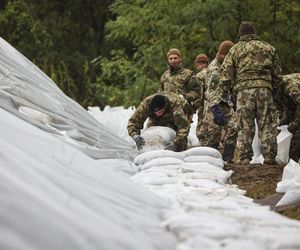 Fala kulminacyjna dociera do stolicy! Orban zapewnia, że wszystko pod kontrolą