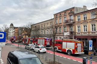 Pożar odciął im drogę ucieczki. Bohaterscy strażacy wynieśli na rękach trzymiesięczne niemowlę
