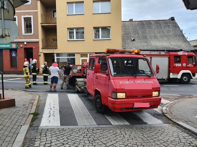 Wronki: Kierowca BMW zasnął i wjechał w budynek