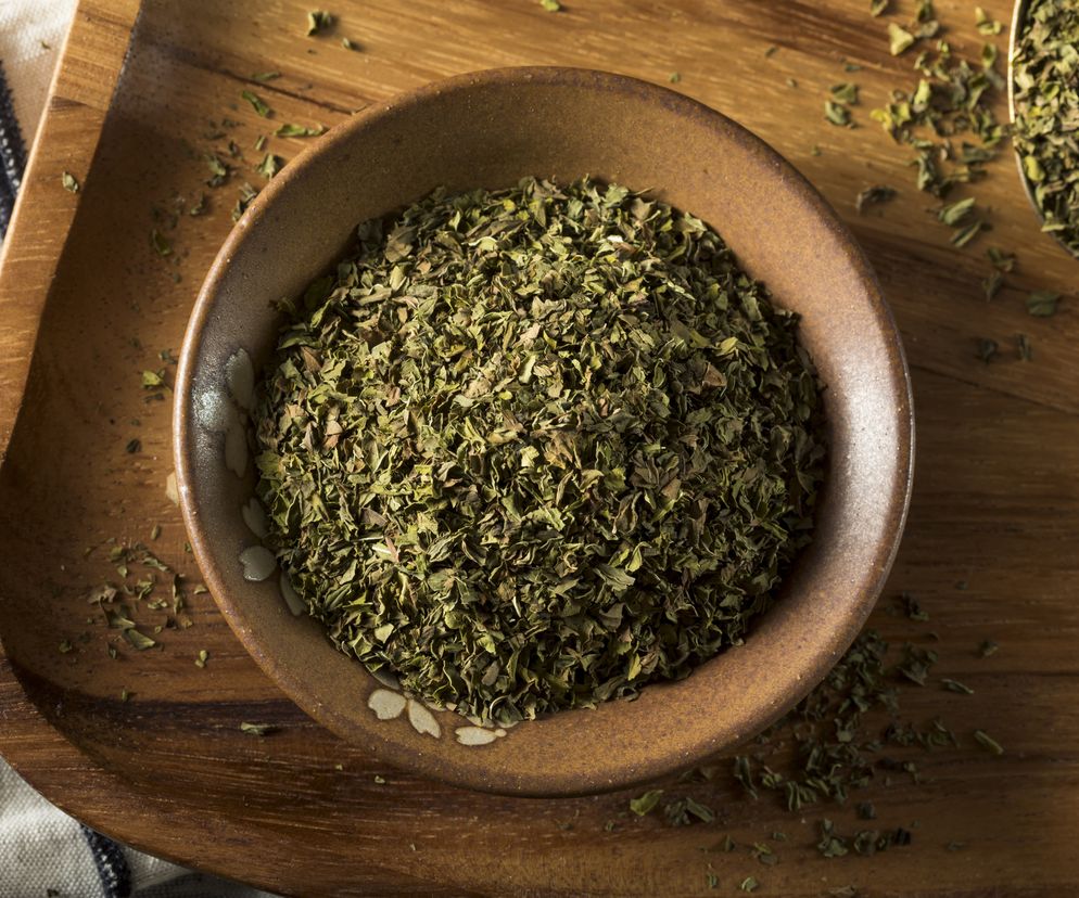 Nie tylko jako przyprawa. Jakie są właściwości leczniczej nalewki z oregano?