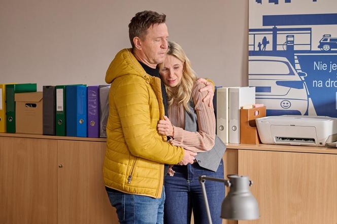 Na Wspólnej, odc. 3794: Monika (Sylwia Gliwa), Wojtek (Wojciech Błach)