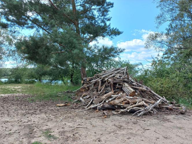 Przy zbiorniku wodnym na Zaborowie w Lesznie powstaje ścieżka rowerowa