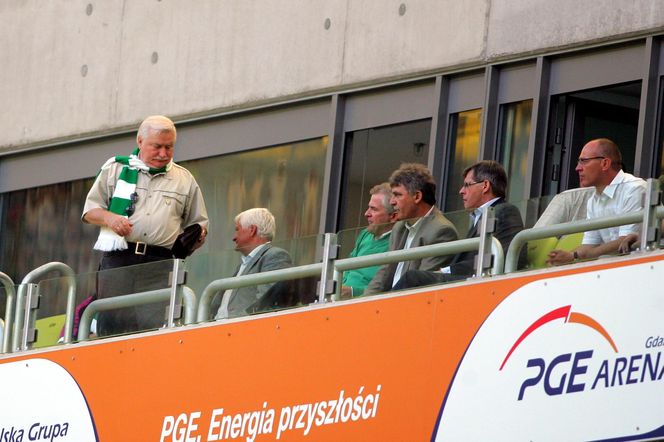 Politycy fani Lechii Gdańsk: Tusk, Wałęsa, Nawrocki, Kurski