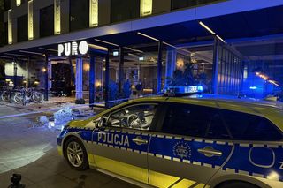 Warszawa. Totalna demolka. Audi wjechało w restaurację 