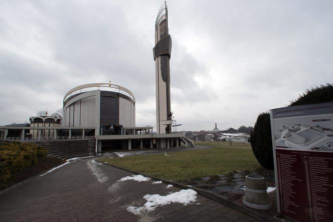 Bezdotykowe Kropielnice w sanktuarium w Łagiewnikach