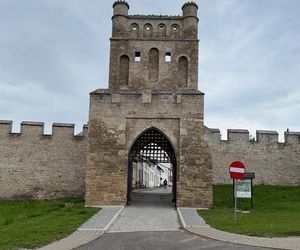 Patryk Jaki na zamku z rodziną