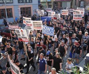 Czarna manifestacja kibiców Ruchu Chorzów