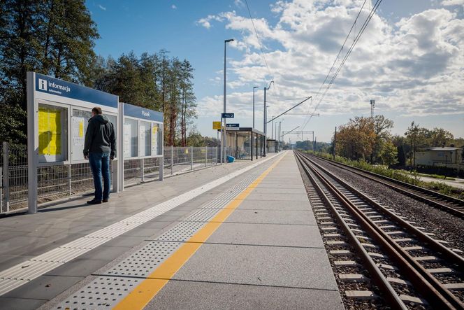 Nowy peron na przystanku kolejowym Piasek