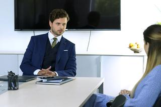 Barwy szczęścia, odc. 2164. Agata (Natalia Zambrzycka), jej nowy szef Artur Durski ( Maksymilian Rogacki)