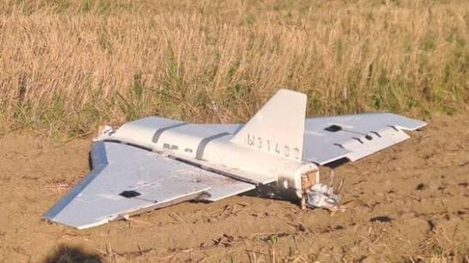 Szczątki siedmiu dronów oraz szczątki pocisku