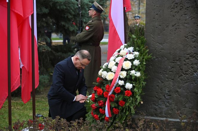 Prezydent złożył wieńce przed pomnikiem