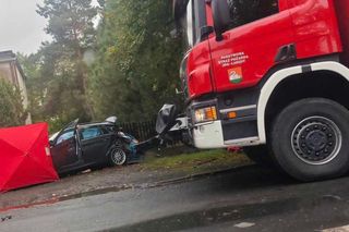 Tragiczny wypadek w Gliwicach. Samochód marki BMW wjechało w latarnię