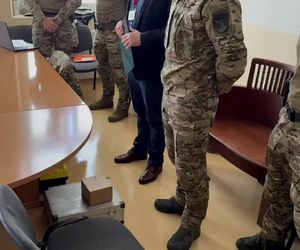 Kontrterroryści szkolili pracowników szpitala w Krakowie. Pokazali personelowi medycznemu metodę, która może uratować życie w sytuacjach kryzysowych