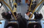 Szokujące sceny z tramwaju w Warszawie. Opublikowano właśnie nagranie. „Trzymaj się mocno”