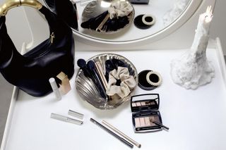 Najnowszy Insider's Edit od Zalando prezentuje viralowe looki it-girl stworzone przez wizjonerkę makijażu Isamayę Ffrench