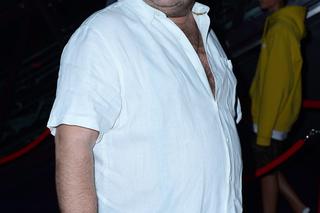 Paweł Królikowski chodzi w czapce 