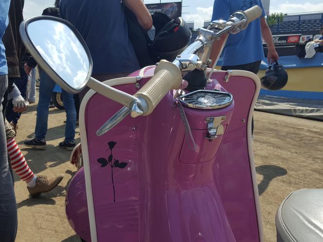 Osy kręciły kółka na stadionie żużlowym w Lesznie. Ogólnopolski zlot skuterów Osa Osieczna-Leszno 