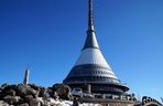 Kosmiczny hotel w Sudetach na sprzedaż! Ikona socmodernizmu zmieni właściciela