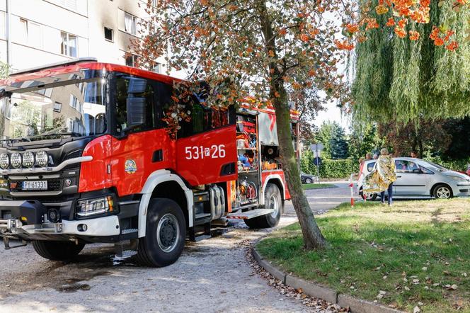 Pożar w bloku w Ostrowie Wielkopolskim. Nie żyje jedna osoba, 10 jest rannych