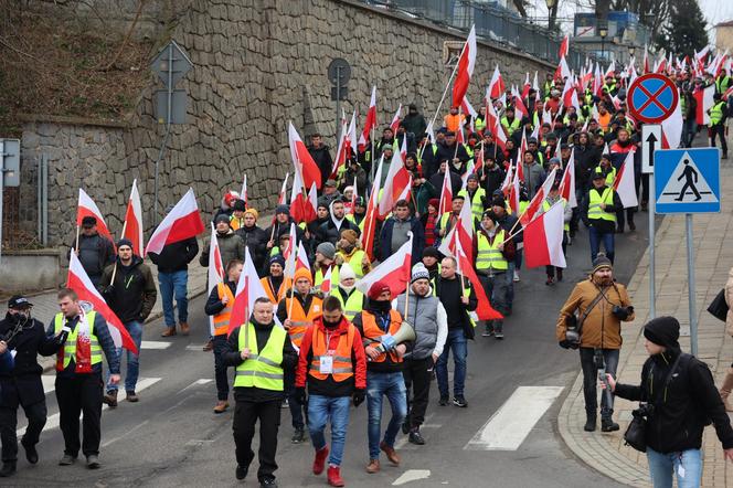 Protest rolników 20 marca w Lublinie. Przeszli ulicami miasta pod LUW