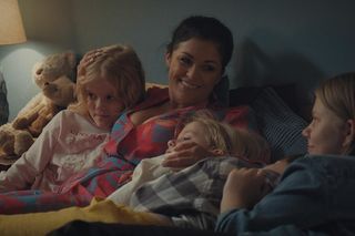 M jak miłość odc. 1823. bliźniaczki Emilka i Zuzia (Julia, Marcelina Kempka),  Kinga (Katarzyna Cichopek), Lenka (Olga Cybińska)